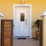 Helen Apartments & Studios